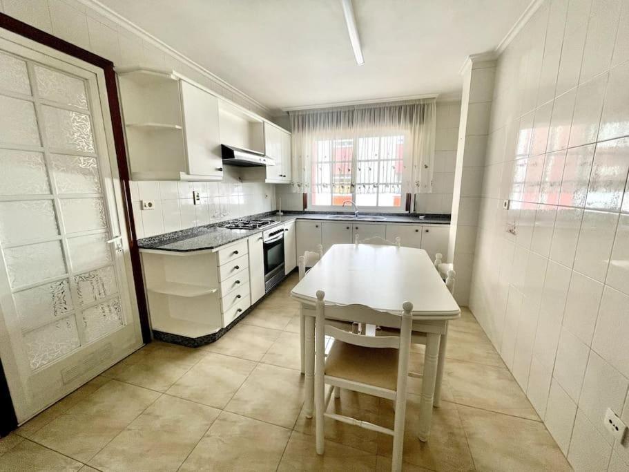 Agradable Apartamento Centrico En Cangas Екстер'єр фото